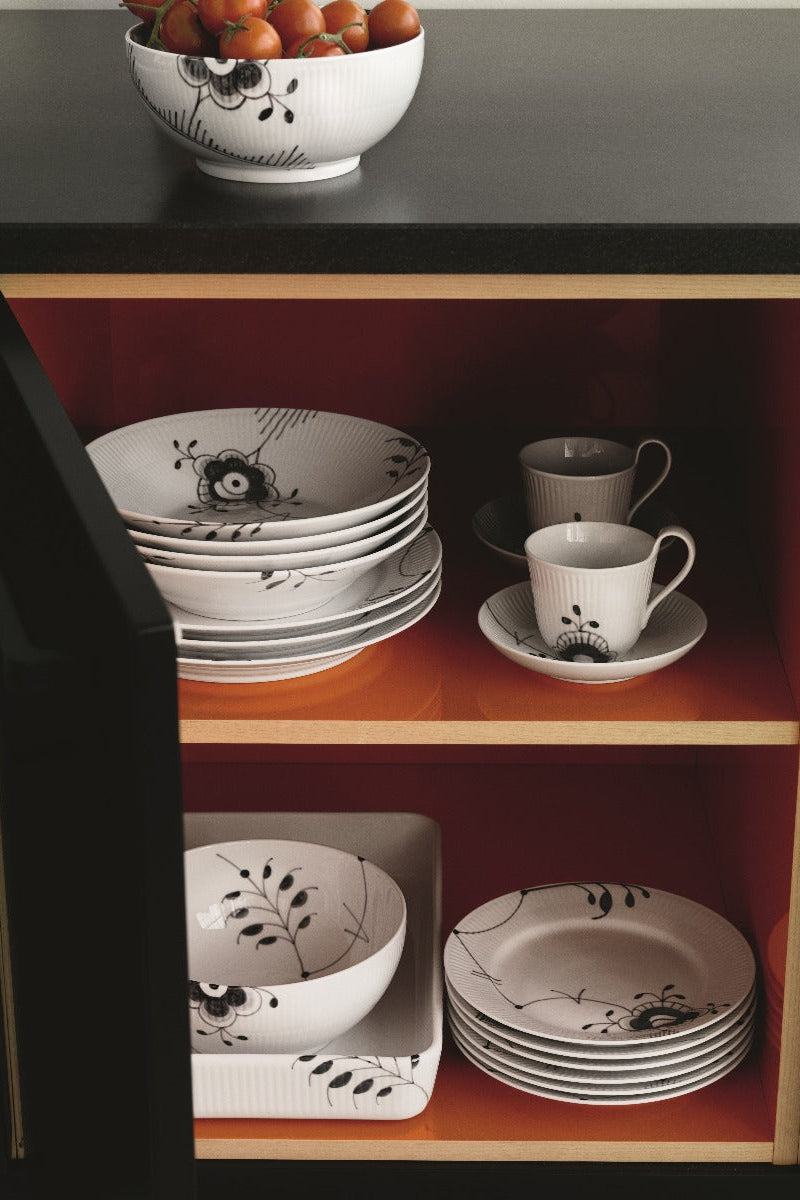 Royal Copenhagen Sort Mega riflet dyb tallerken - 24 cm. - Bahne